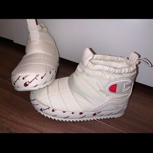 Worn once champion winter snow boots!